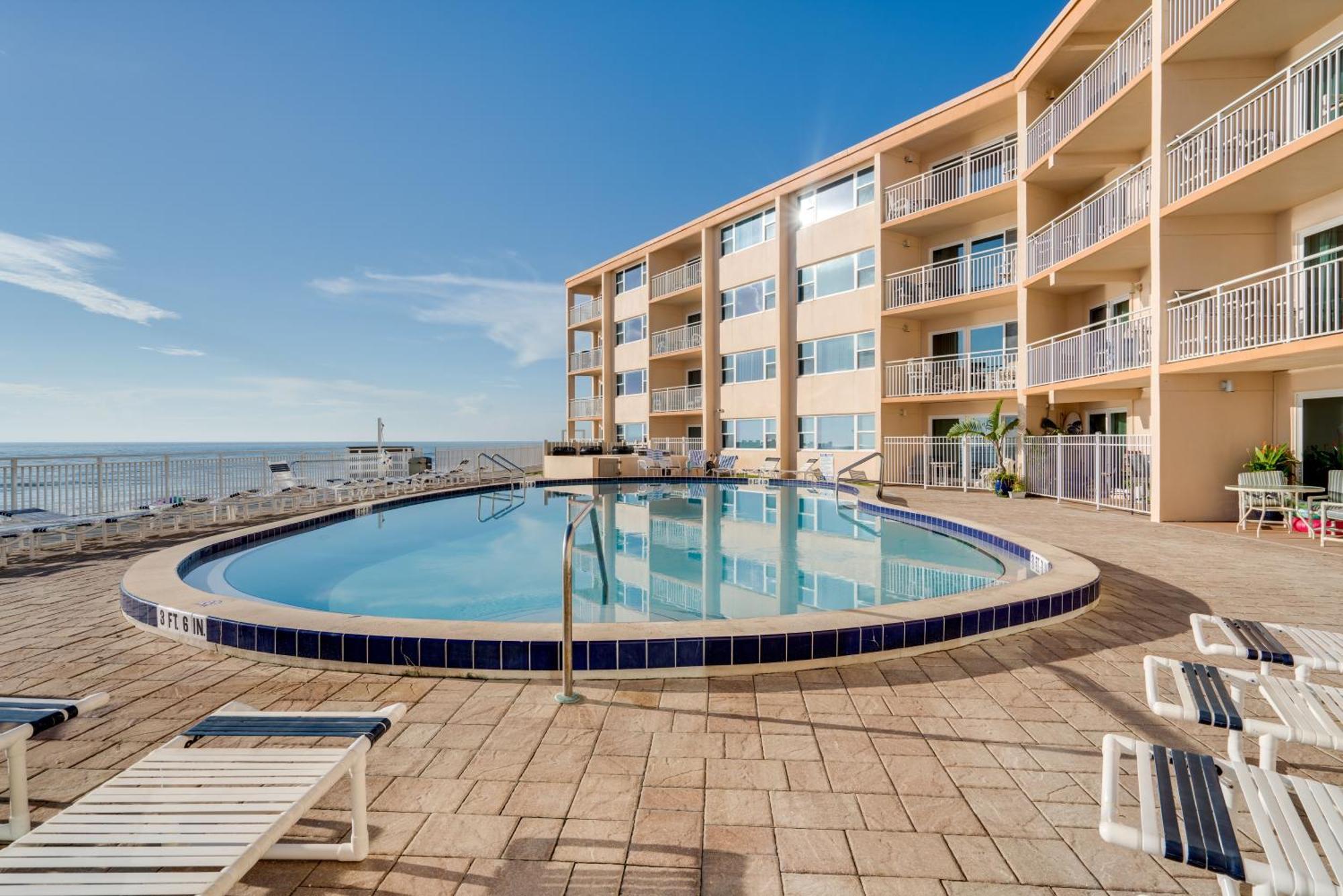 Paradise Beach Club - Ground Floor & Townhouses Satellite Beach Bagian luar foto