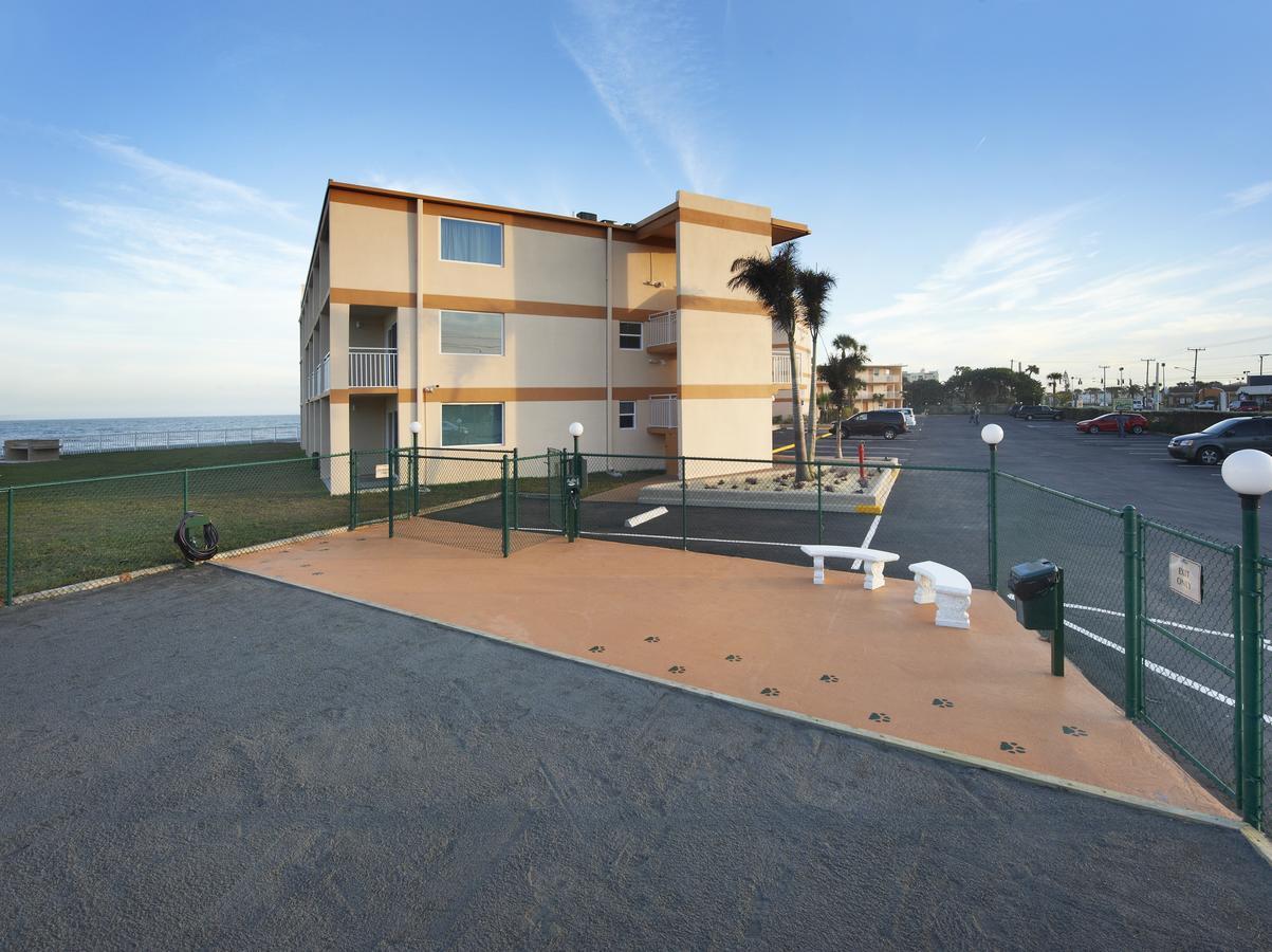 Paradise Beach Club - Ground Floor & Townhouses Satellite Beach Bagian luar foto
